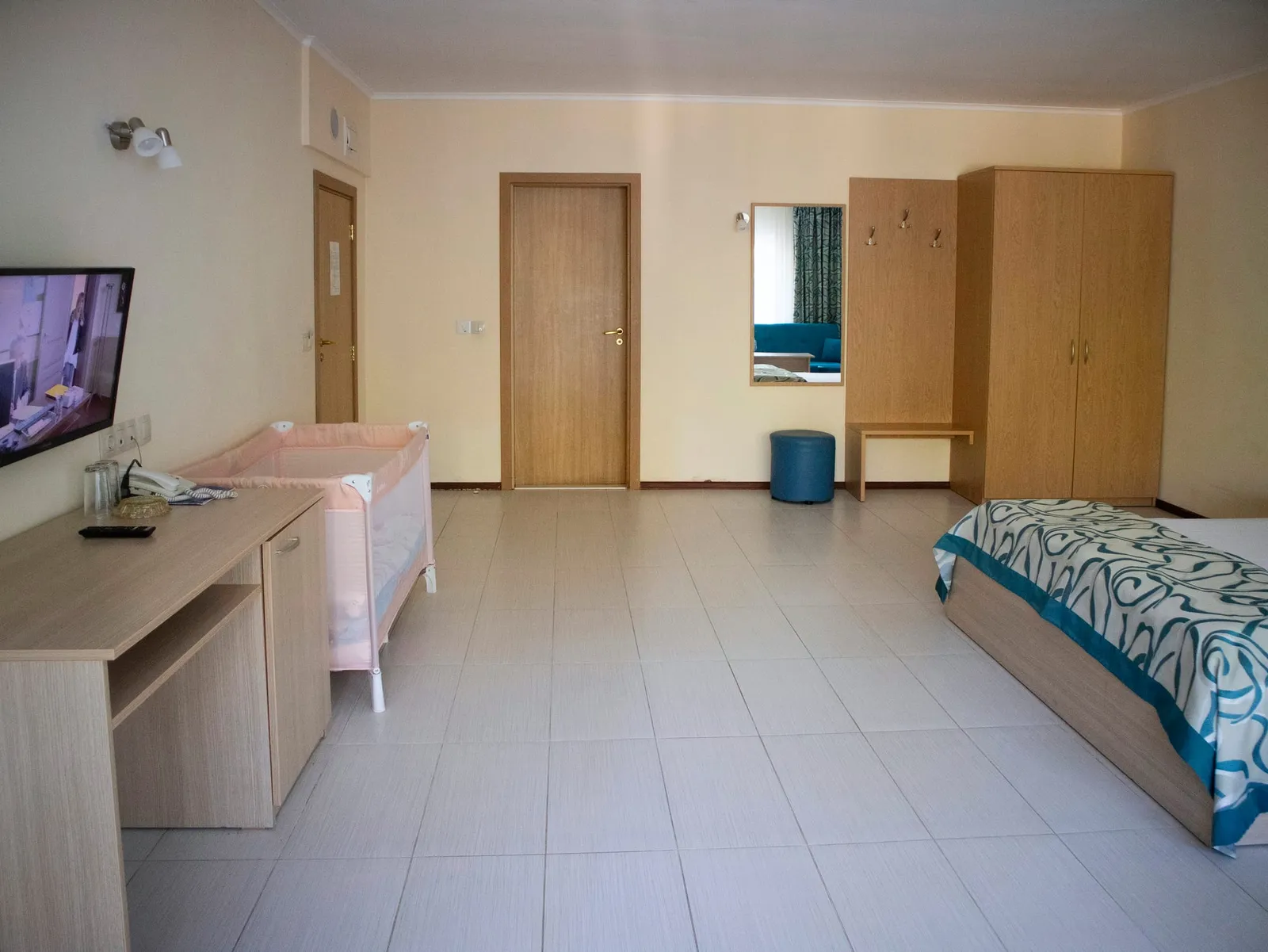 Family Room: desk with TV, baby cot and double bed
